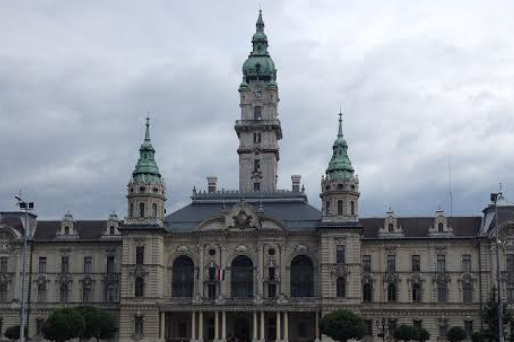 Szobrot avatnak  Marcalváros II. városrészen