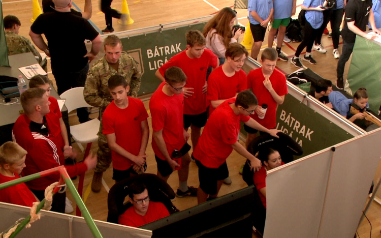 Kiképzőpálya lett a tornateremből