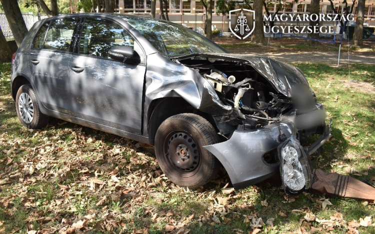 Iskolaudvarra hajtott a részeg sofőr Győrben