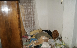 Betörtek, majd be is költöztek a családi házba Győrben