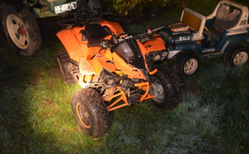 Quaddal ütközött villanyoszlopnak Győrben 