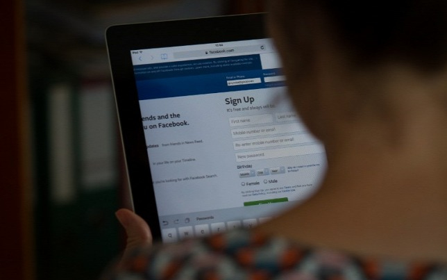 Egyre nagyobb a botrány! Nők profiljában kémkedett a Facebook mérnöke