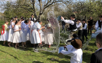 Idén sem maradtak szárazon a lányok