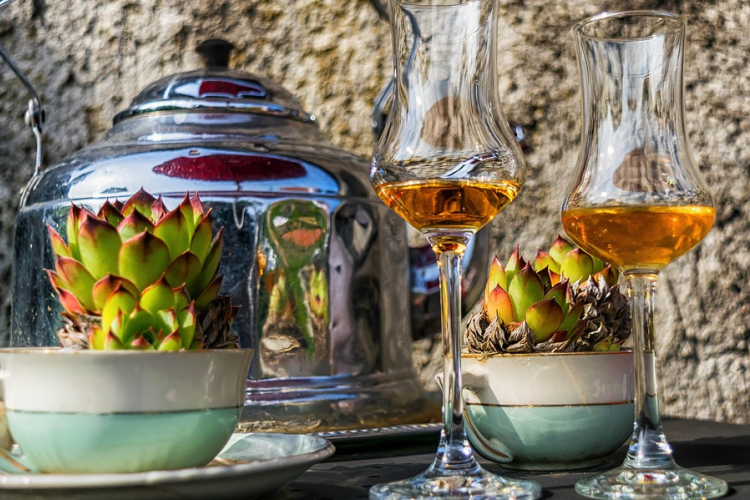 A magánfőzéshez párlat adójegy szükséges