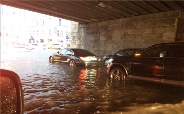 Elképesztő özönvíz Budapesten