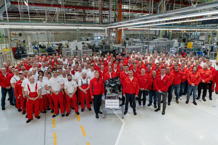 10 millió négyhengeres benzinmotor jubileuma Győrben