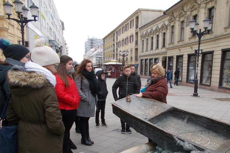 Lengyel Alfréd Honismereti Verseny győri iskolákkal, tematikus séta a résztvevőknek 