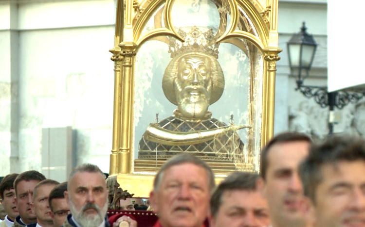 Ünnepi szentmise és körmenet