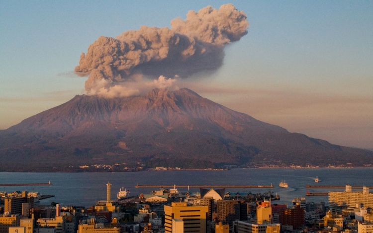 Nagy kitörésre készül Japán egyik legaktívabb tűzhányója