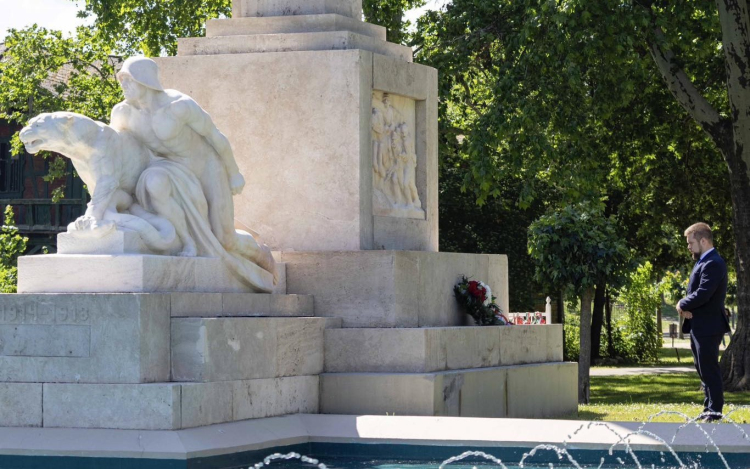 Hősökre emlékezett a város