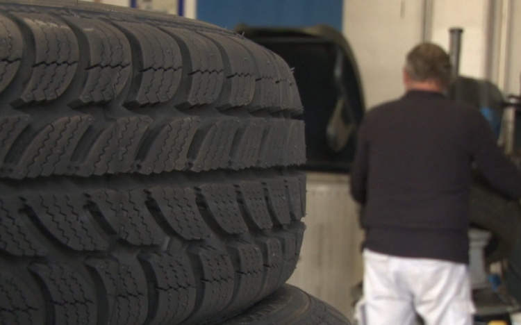 Téli cipőt húztak az autók is