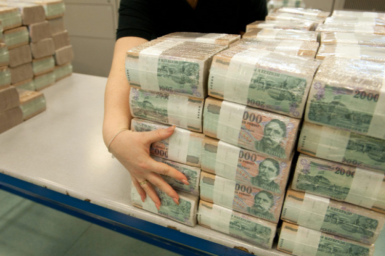 Koronavírus: Tisztítják a magyar bankjegyeket