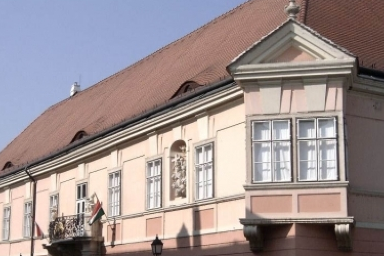 Textilművészek nemzetközi kiállítása nyílik Győrben