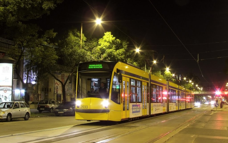 Terhes nőt ütött meg a 4-es villamos vezetője