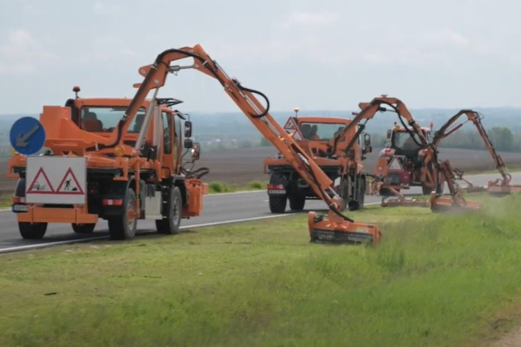 Már zajlik a kaszálás