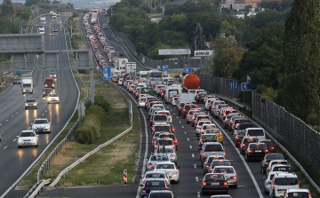 Baleset az M7-es sztrádán, torlódásokra kell számítani