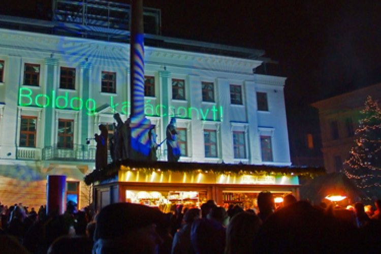 Pénteken felkapcsolják a fényeket a városban 