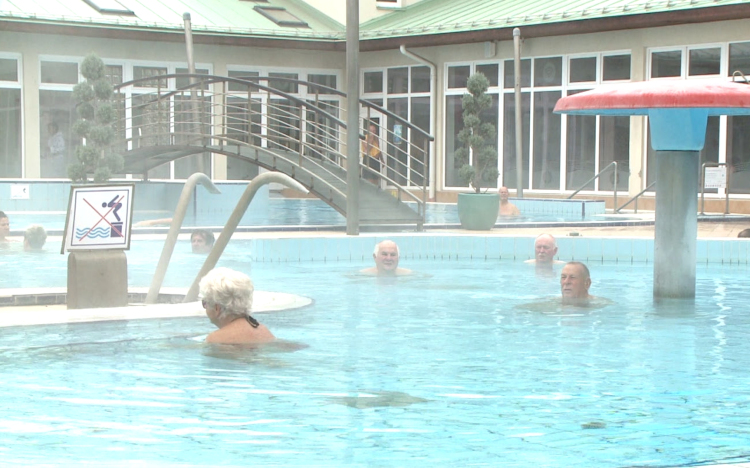 A nehéz helyzet ellenére is nyitva van a fürdő Mosonmagyaróváron