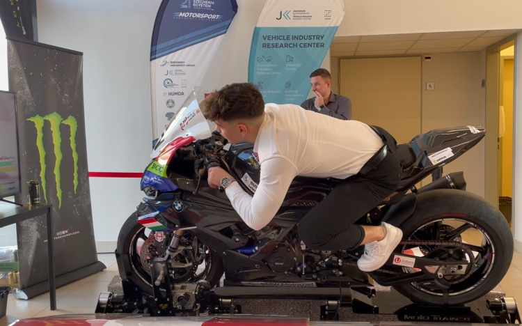 Új tagokkal bővült a győri UNI-H Moto Team