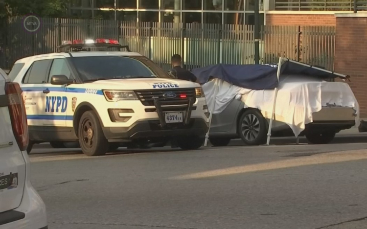 Meghaltak az autóban felejtett ikrek New Yorkban