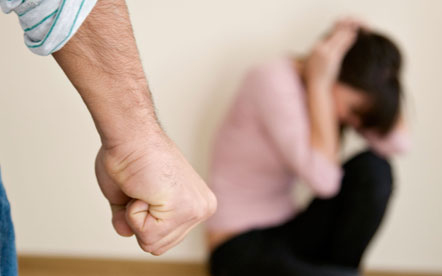  Bántalmazta volt élettársát egy férfi Győrújbaráton