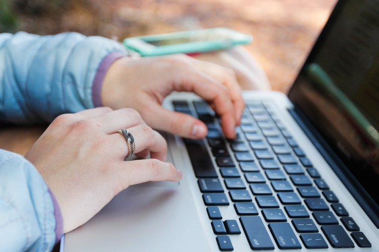 NAV-Mobil: ellenőrizd most, be vagy-e jelentve!