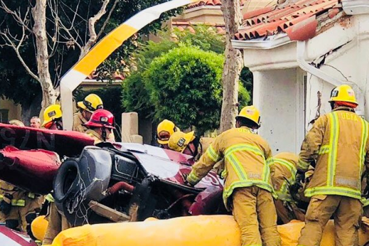 Házra zuhant egy helikopter, három halott