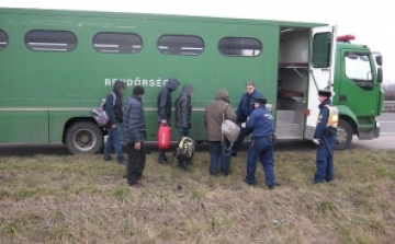 Őrizetben az embercsempész - Fotókkal, videóval