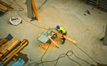 Béremeléssel megállítható lenne az elvándorlás az építőiparban