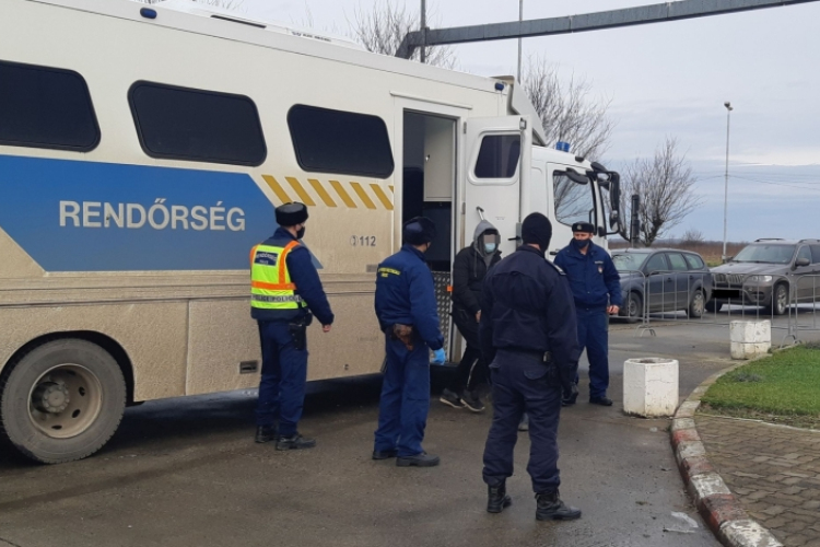 Csaknem háromszáz határsértő ellen intézkedtek