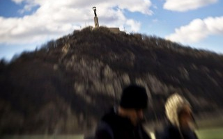 Lezuhant egy nő a Gellért-hegyről