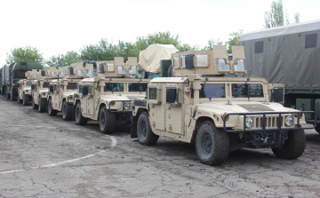 Több száz katonai jármű és rakéták ezrei az új amerikai támogatási csomagban
