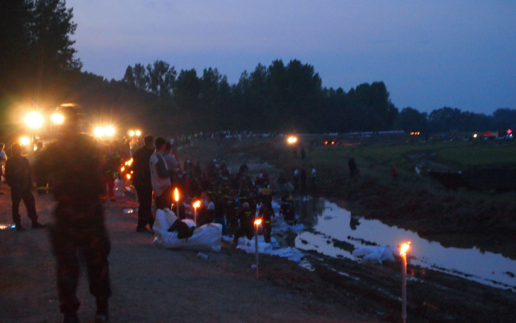 Árvíz - Hazatérhetnek a győrújfaluiak