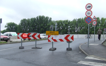 Árvíz - Az országban 82 útszakaszon korlátozzák a forgalmat