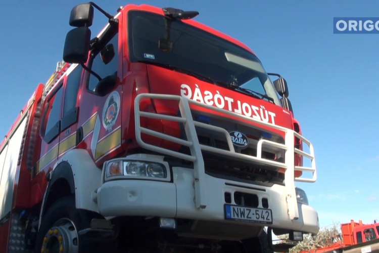 Kigyulladt egy lakóbusz és egy autó Budapesten 