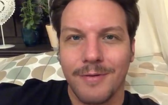 Részegen hajtottak Peller Károly otthonába