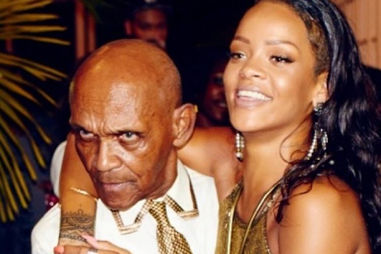 Ő Rihanna 85 éves nagyapja 