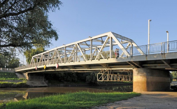 Lezárták a Petőfi hidat Győrben