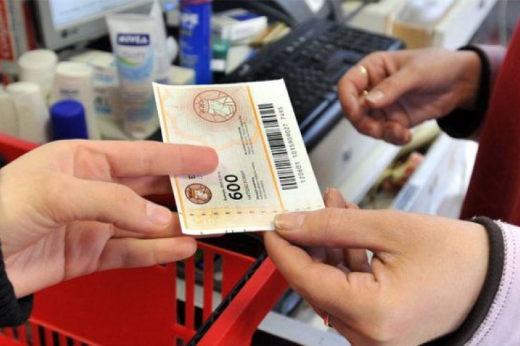 2,7 millió nyugdíjas kap karácsony előtt Erzsébet-utalványt