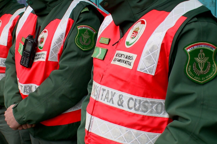 Hűtőtáskában lapult a csempészáru