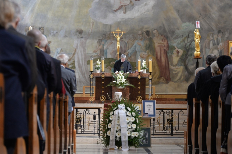 Végső búcsút vettek Szük Ödön Pro Urbe-díjas fotóriportertől