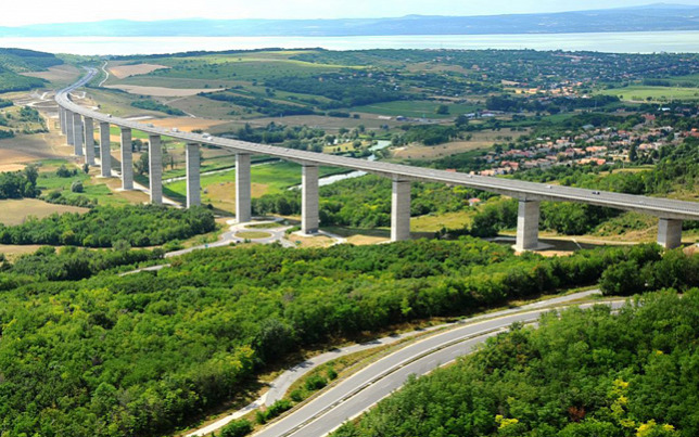 Öngyilkos lett egy fiatal férfi, levetette magát a viaduktról