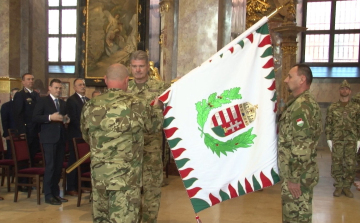 Csapatzászlót kapott az ezred