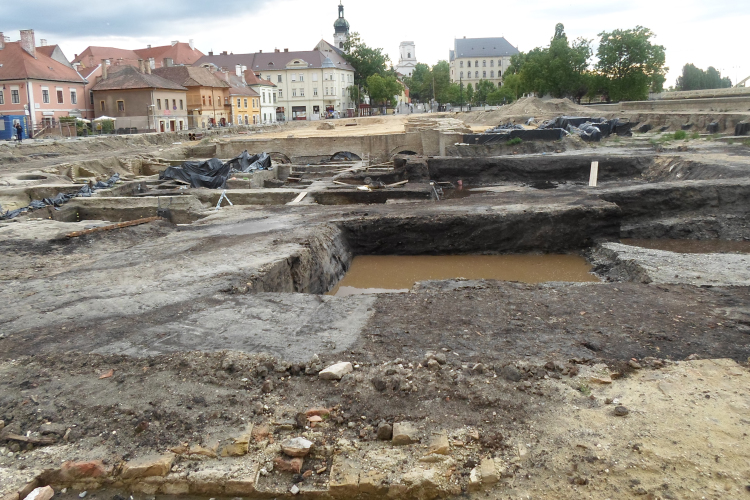 Két héten belül indulhat a Dunakapu téren a rendezvénytér kialakítása