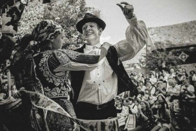 Világzenei csűrfesztivált rendeznek Erdélyben