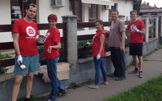 A Gézengúz Alapítvány Győri Intézetét támogatták Banki dolgozók végeztek önkéntes munkát