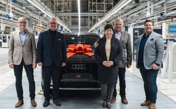 Átadták az első hazai vásárlónak az új Audi Q3-at