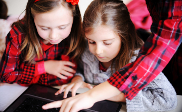 Laptopokat kapnak az 5., 6. és 9. osztályosok