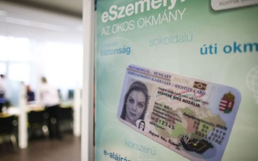 Egy kártyára kerül minden személyes adat