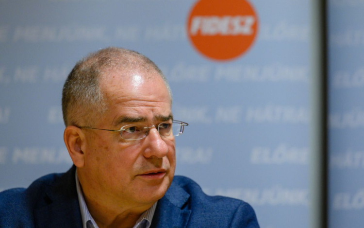 Kósa Lajos nem veszi át parlamenti mandátumát